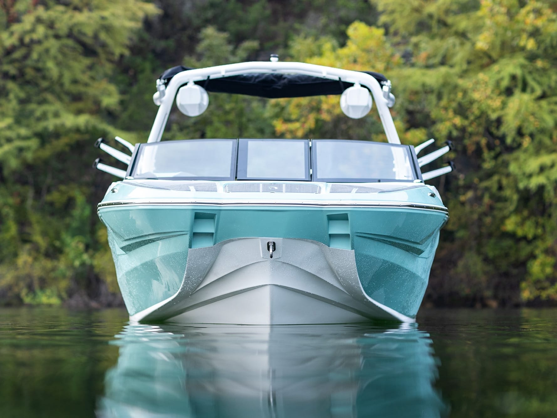 A blue and white Centurion Fe22 boat is floating in a body of water.