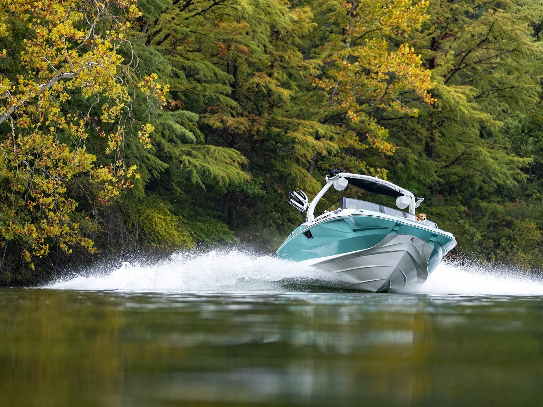 A Centurion Fe22 boat is speeding through a body of water.